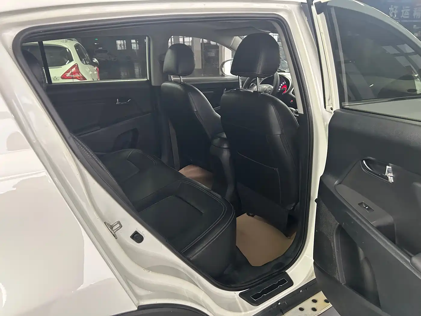 Kia Sportage 2011 2.0L Automatic 2WD Premium фото 15