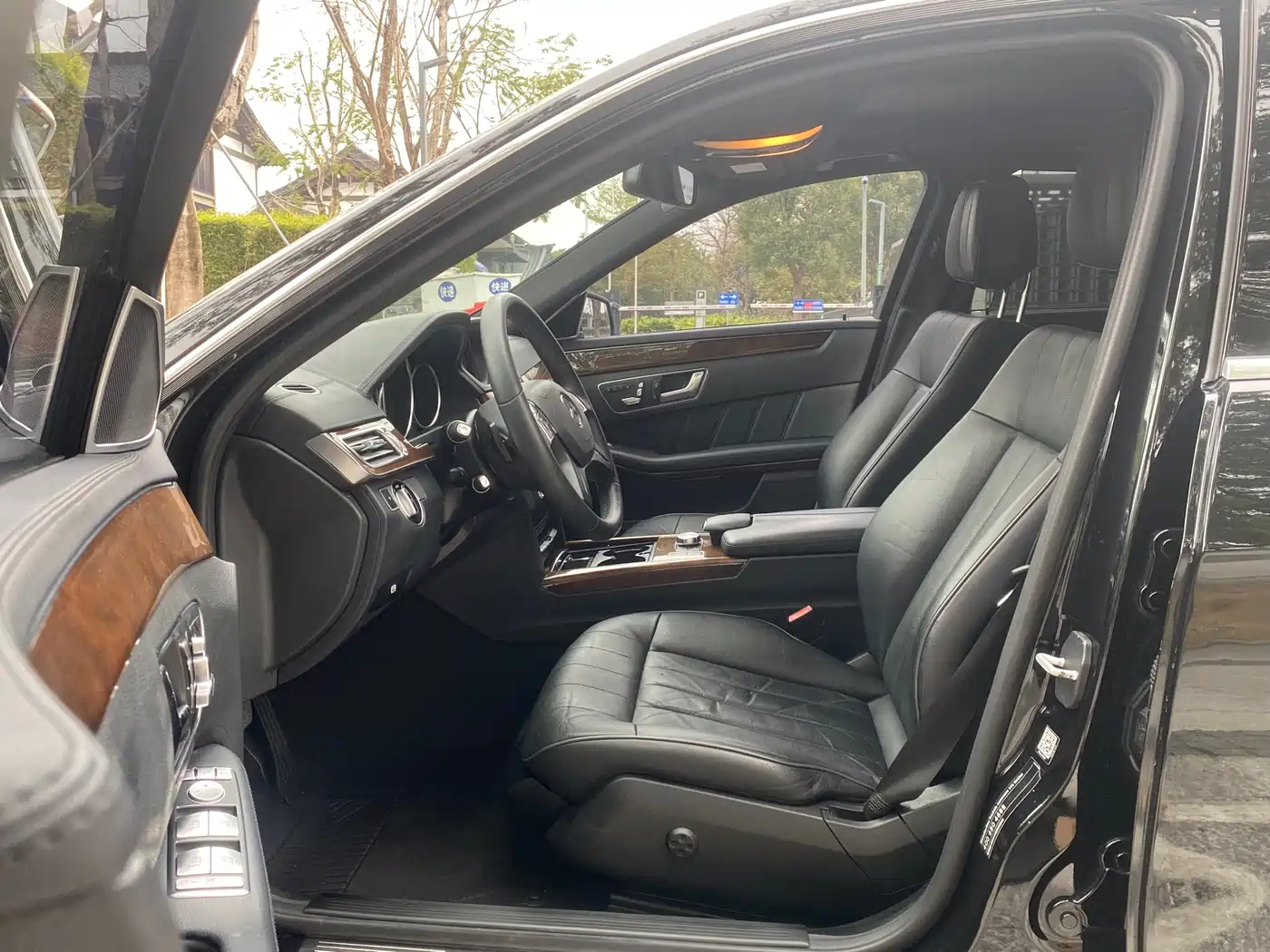Mercedes-Benz E-Class 2015 E 320 L Luxury 4MATIC фото 4