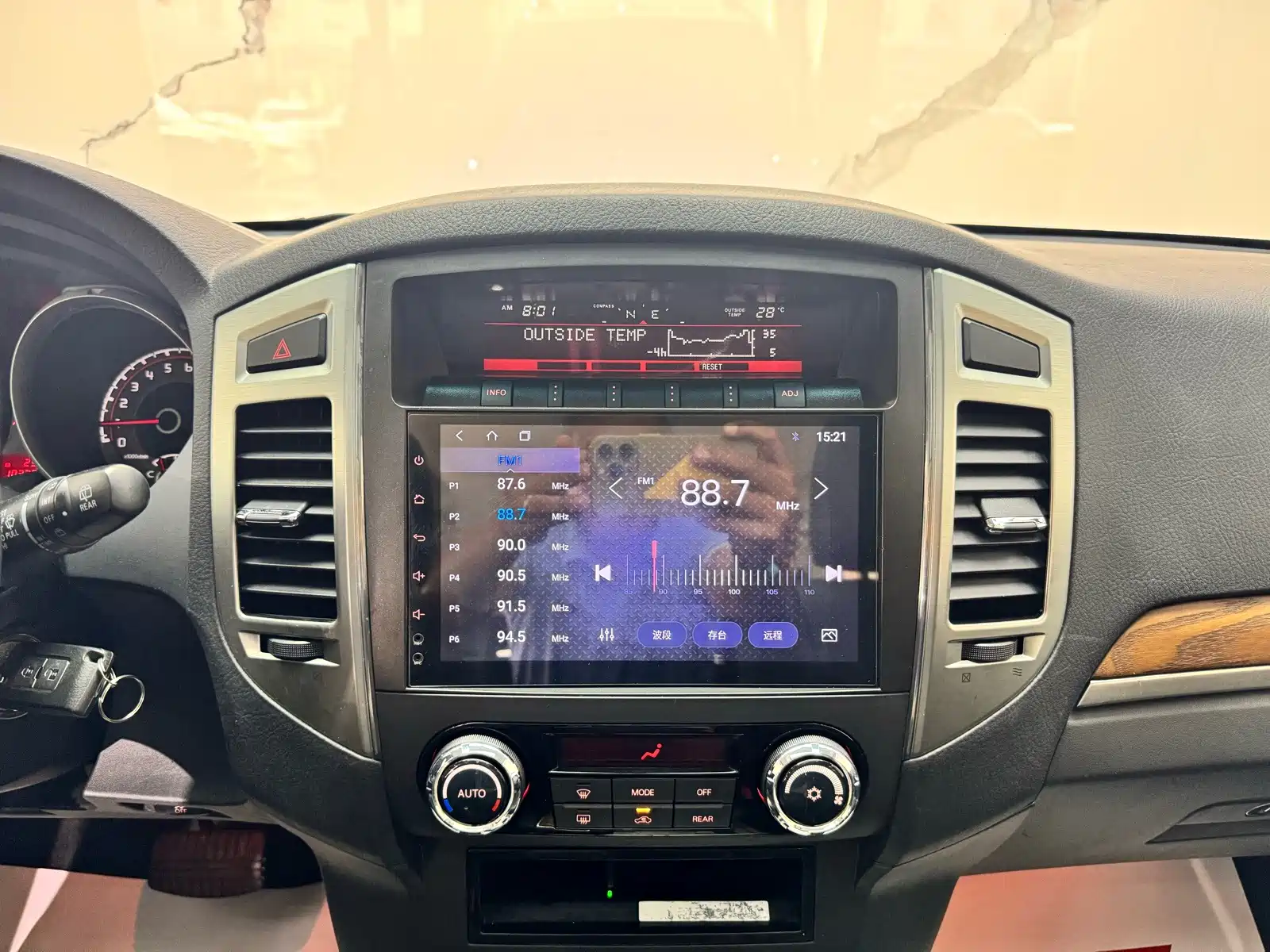 صورة 11 - Mitsubishi Pajero (Import)