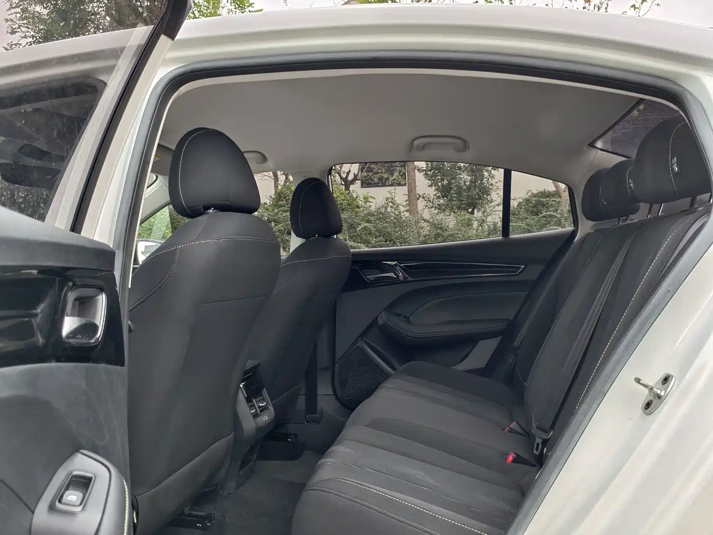 Фото 8 - Roewe i5