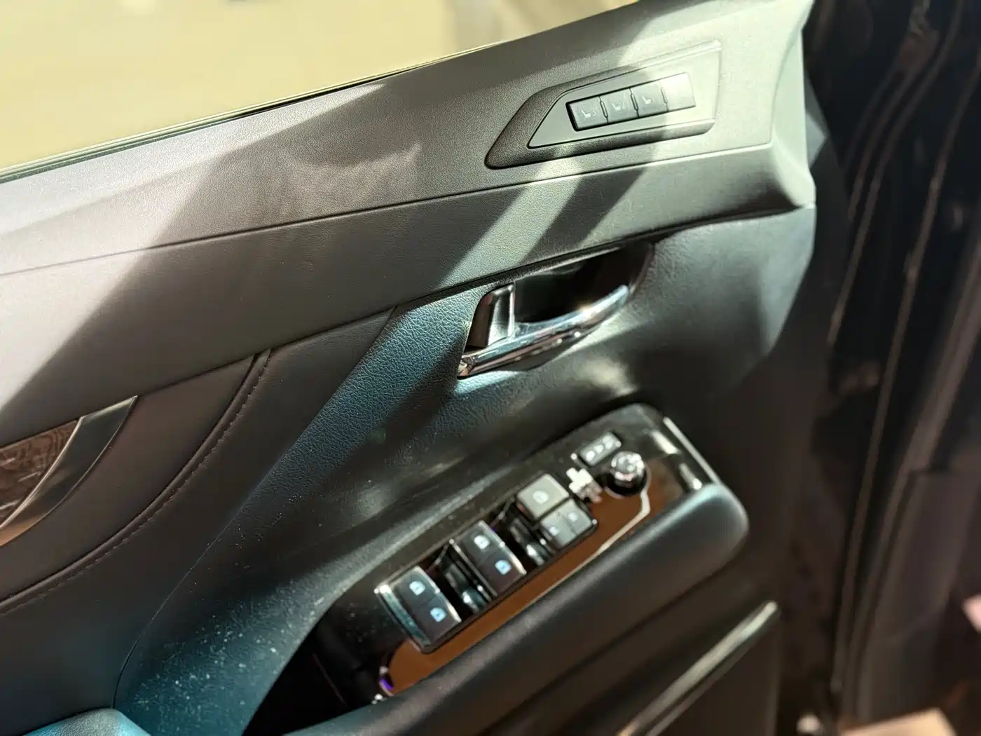 Toyota Alphard 2018 Facelift 3.5L Premium Edition фото 6