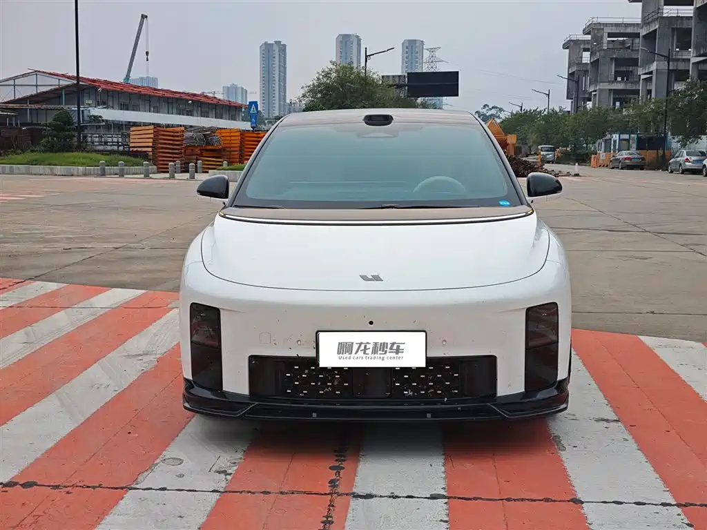 Фото 2 - Li Auto i6