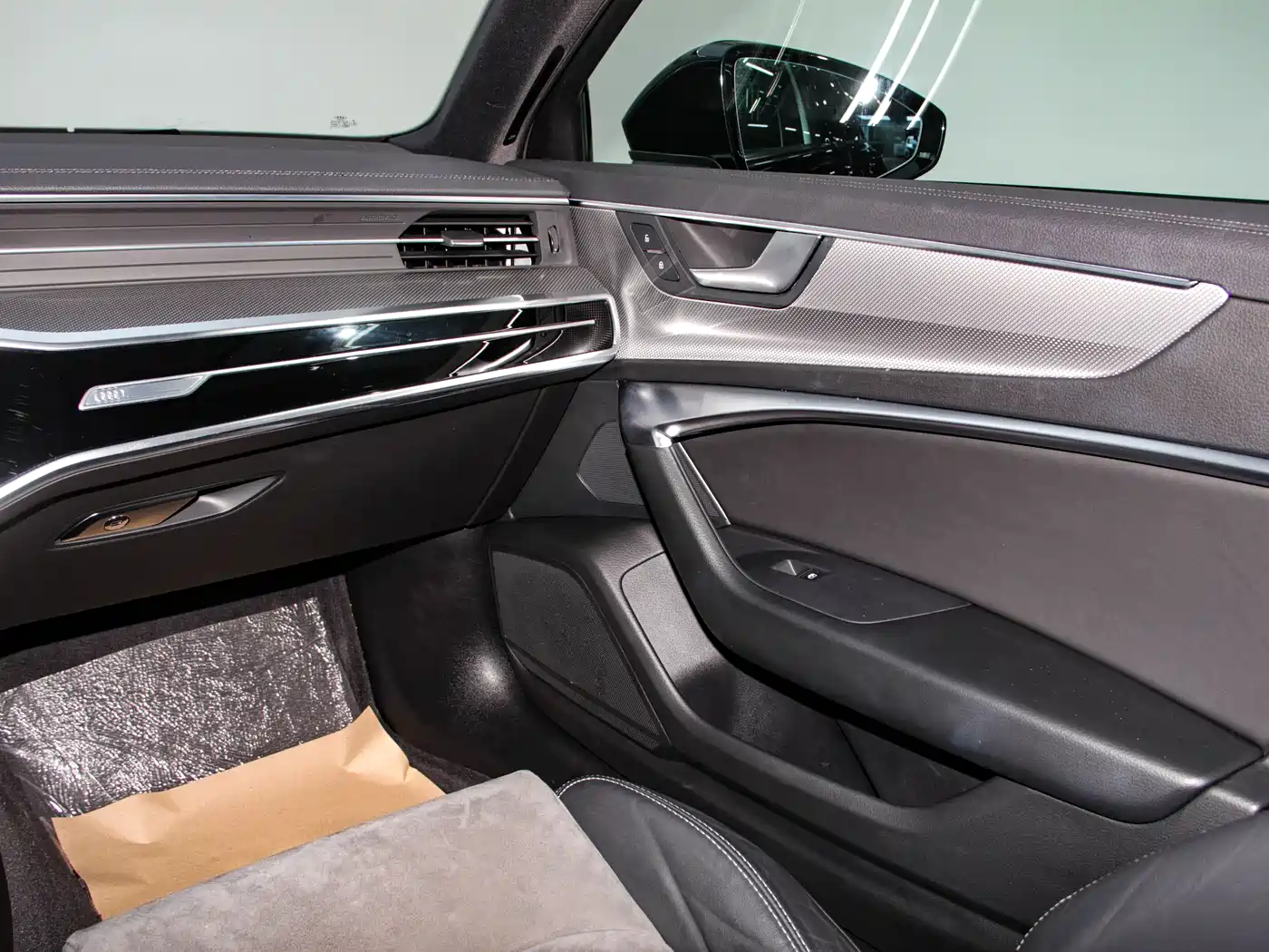 Audi A6L 2021 40 TFSI Luxury Sport фото 24