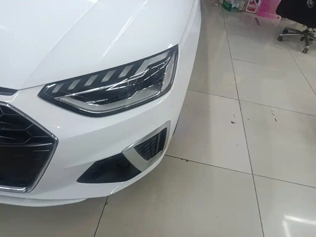 Фото 24 - Audi A4L