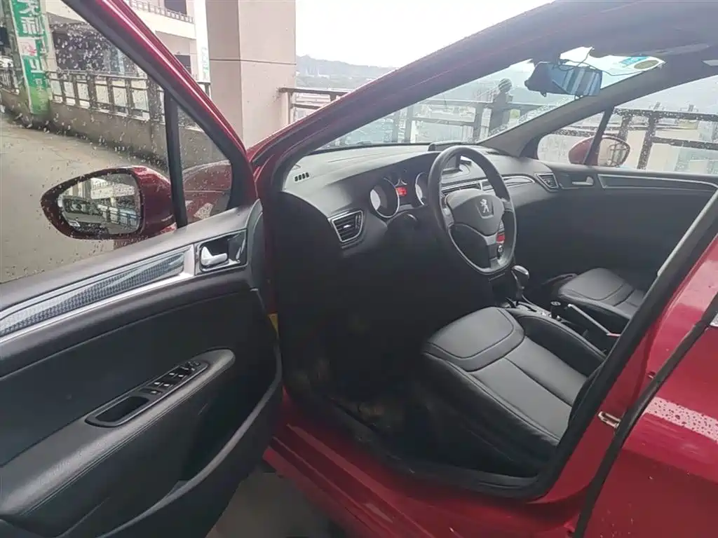 Peugeot 308 2014 Model Joy Edition Classic 1.6L Automatic Superior Style фото 16