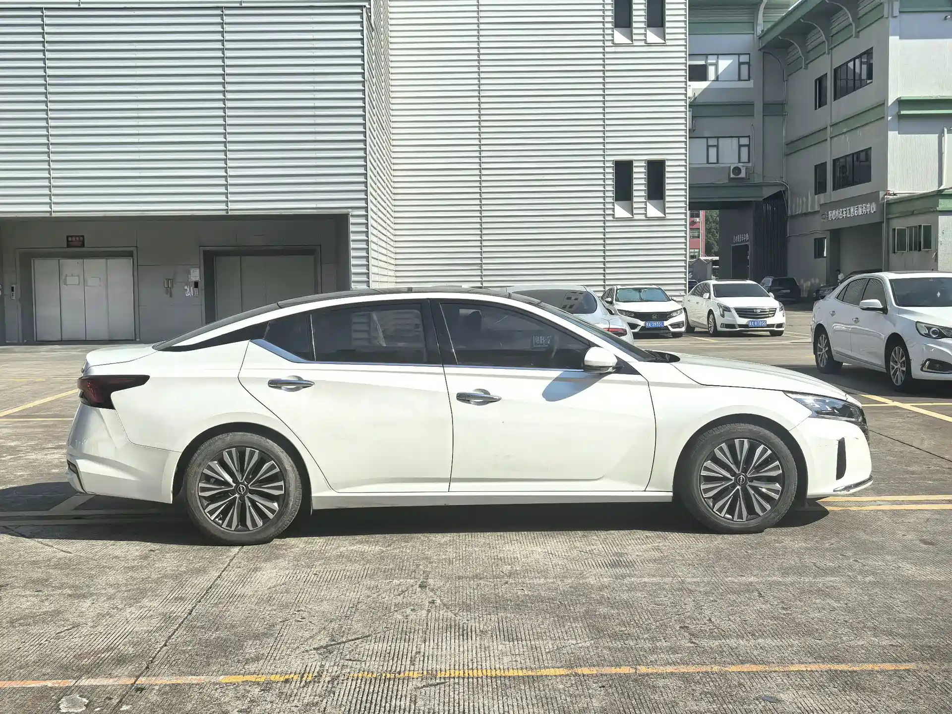 Photo 2 - Nissan Teana