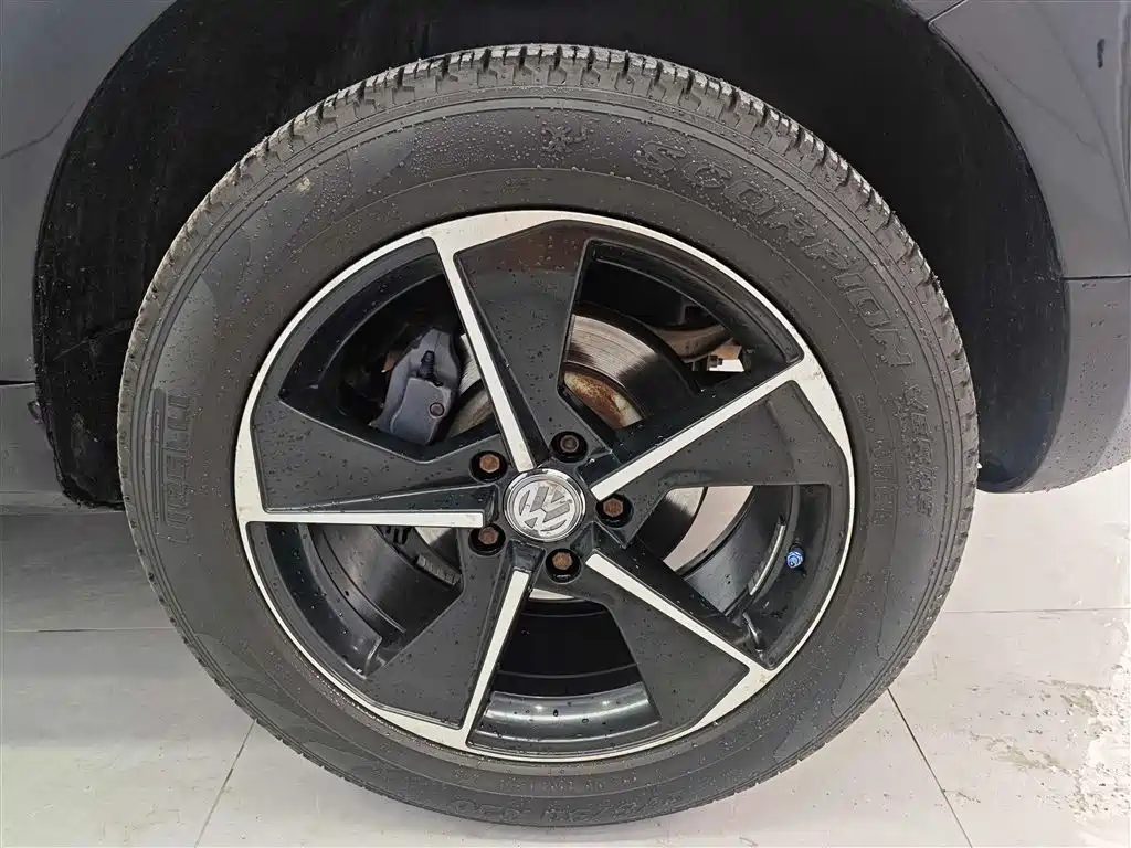 Volkswagen Touareg 2007 4.2L Premium фото 16