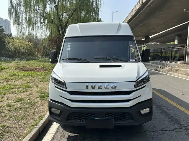iveco proud