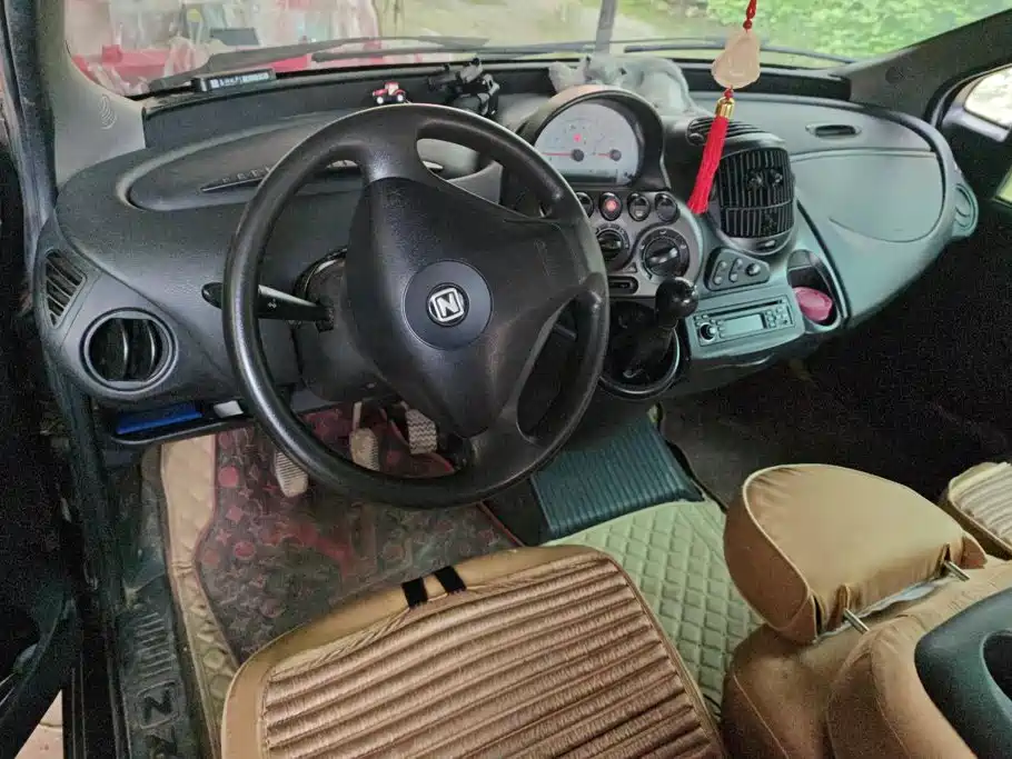 Zotye M300 2015 2010 Model 1.6L Bi-Fuel Standard 6-Seater