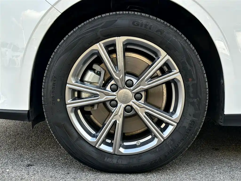 Geely Galaxy Galaxy L6 2025 EM-i 140km Voyage Edition фото 34