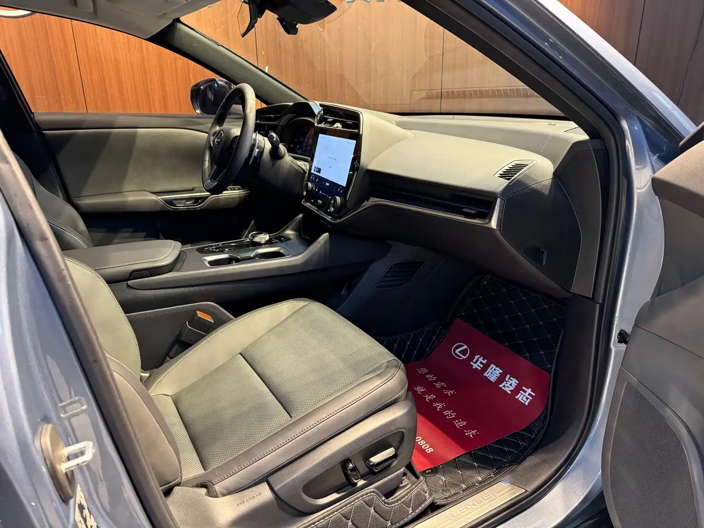 Lexus RZ 2023 450e 4WD Deluxe фото 5