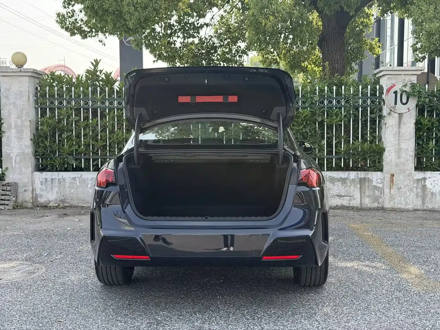 BMW 2 Series 2025 225L M Sport Package фото 6