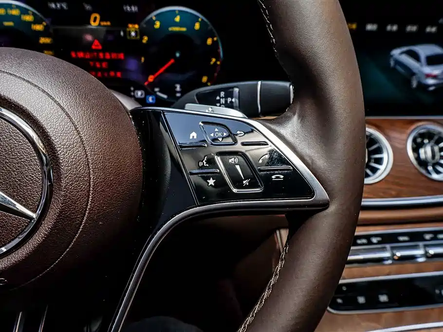 Mercedes-Benz E-Class 2023 E 300 L Fashion фото 16