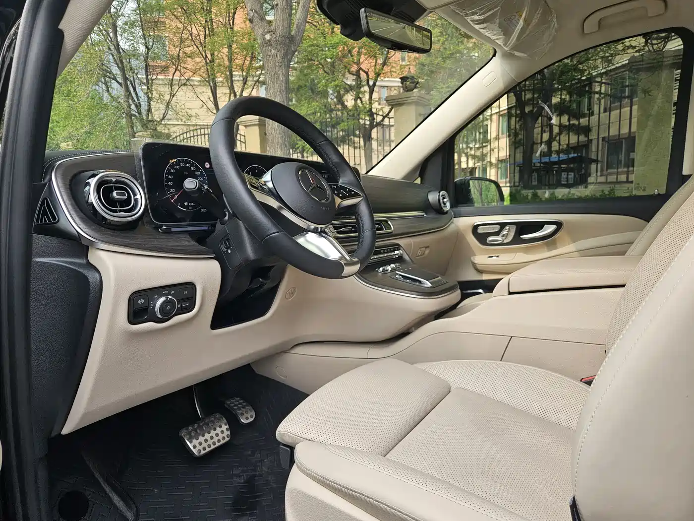 Mercedes-Benz V-Class 2024 V 300 L Long Wheelbase Luxury Edition фото 6