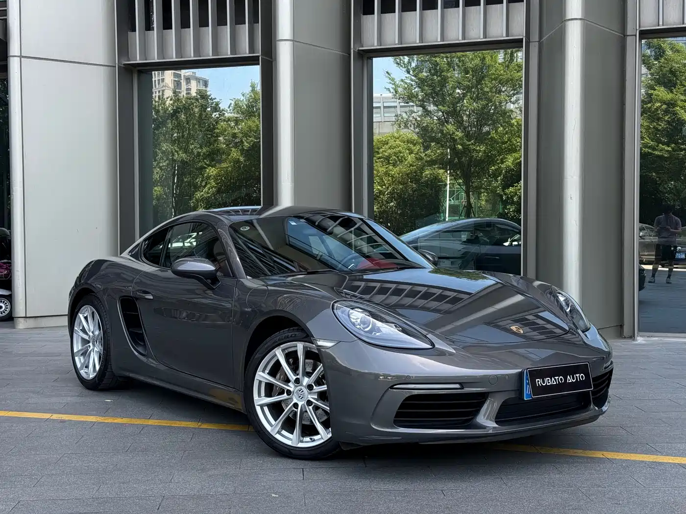 Porsche 718 2016 Cayman 2.0T фото 2