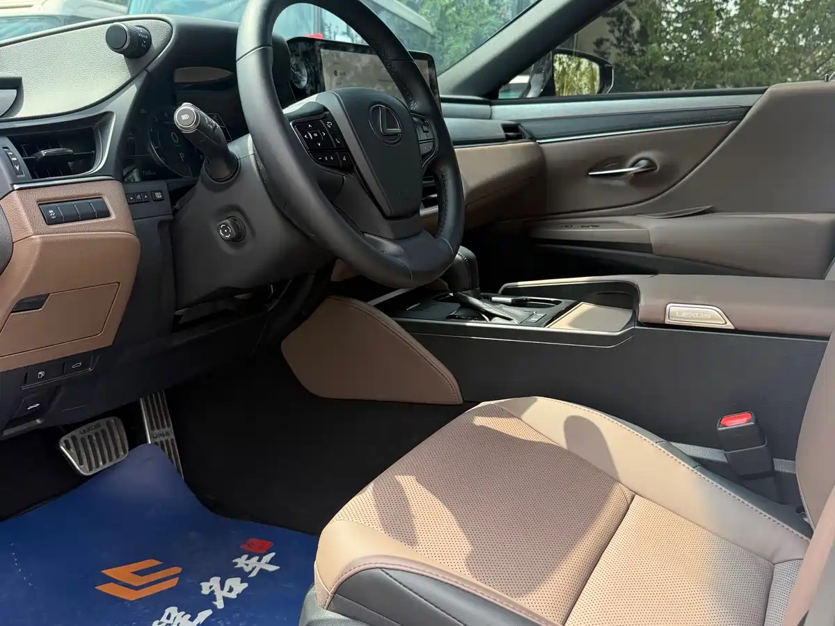 Lexus ES 2026 2025 200 Ultimate Edition