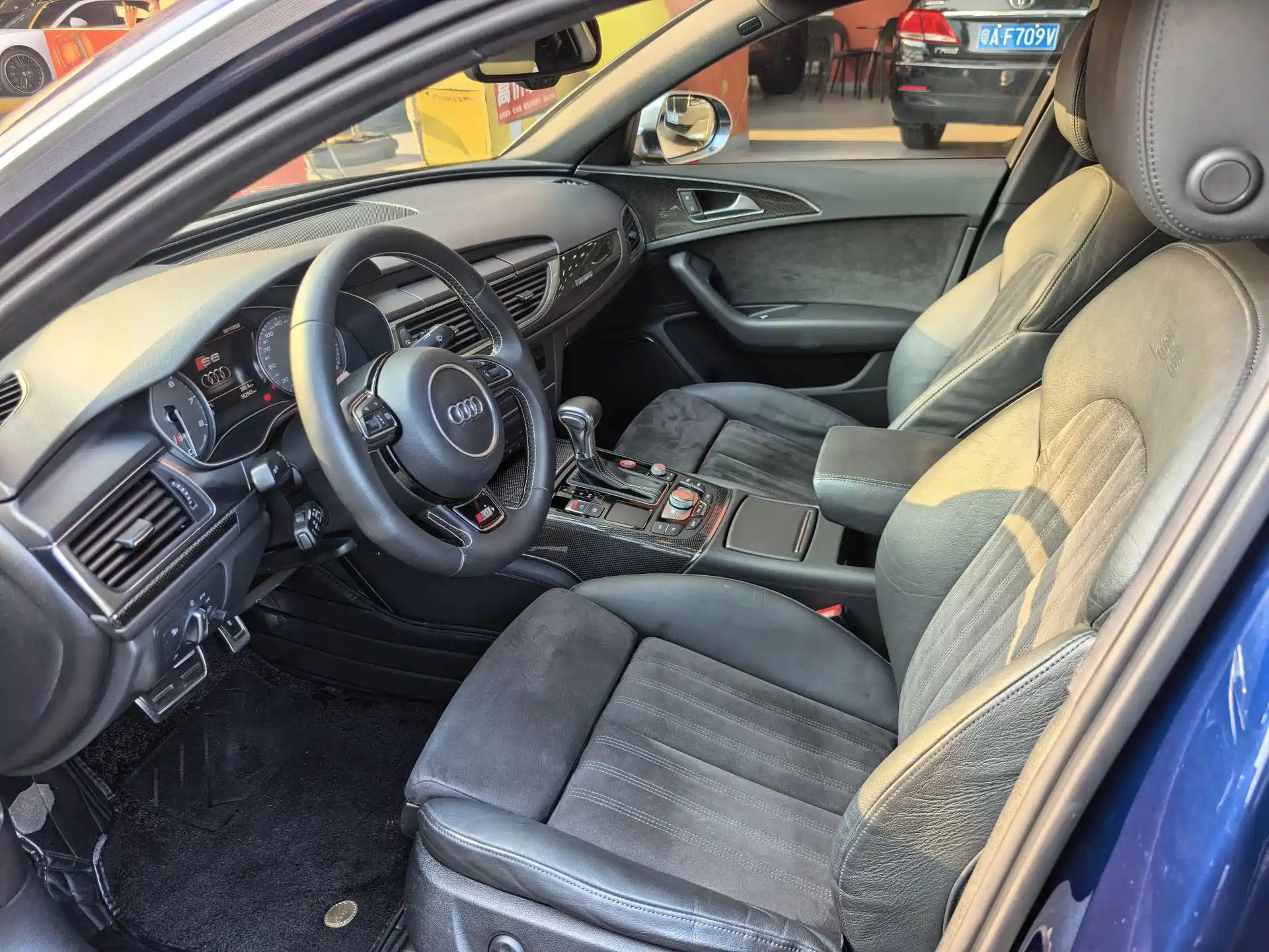 Фото 13 - Audi S6