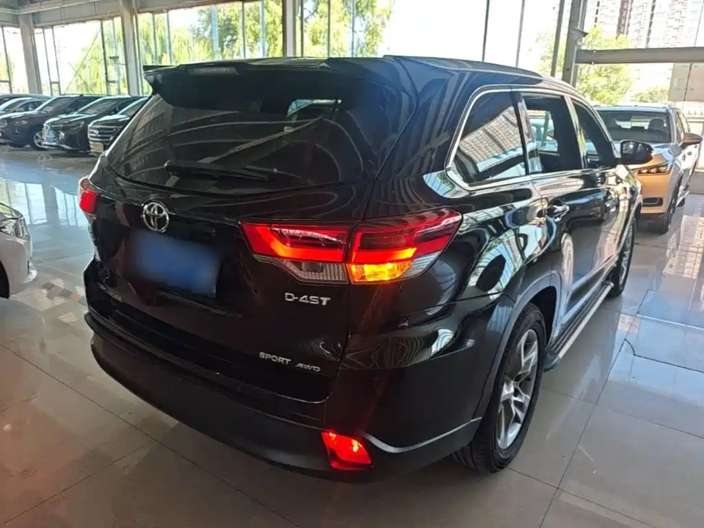 Фото 7 - Toyota Highlander