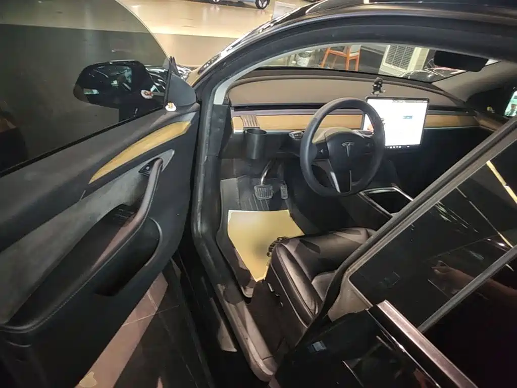 Фото 16 - Tesla Model Y