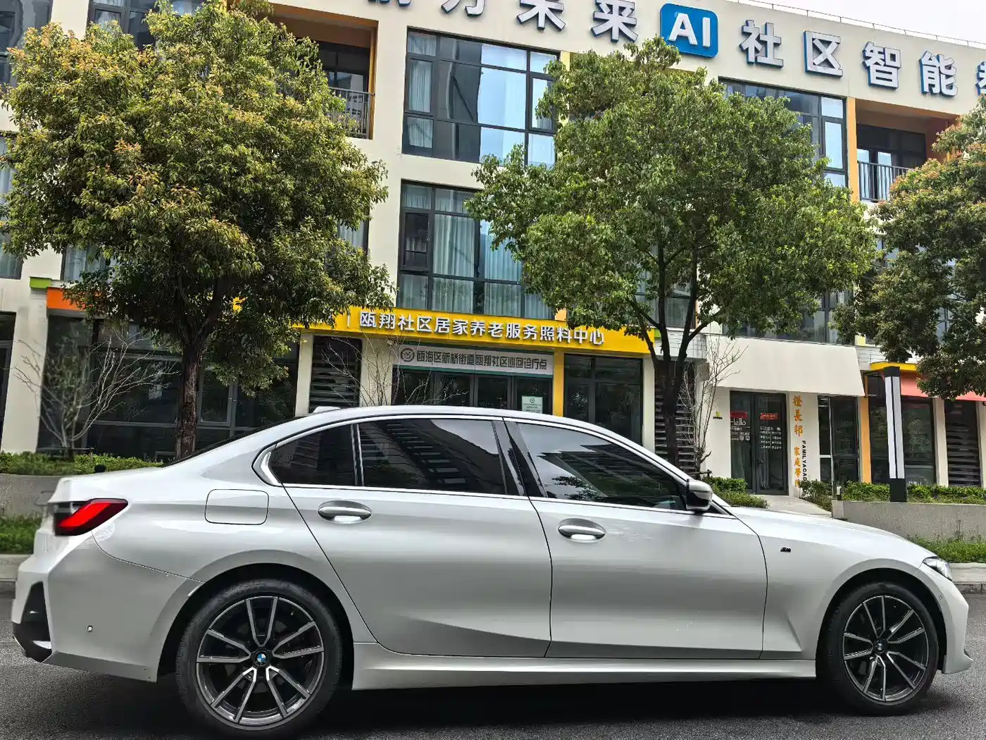 BMW 3 Series 2023 325Li M Sport Package фото 7