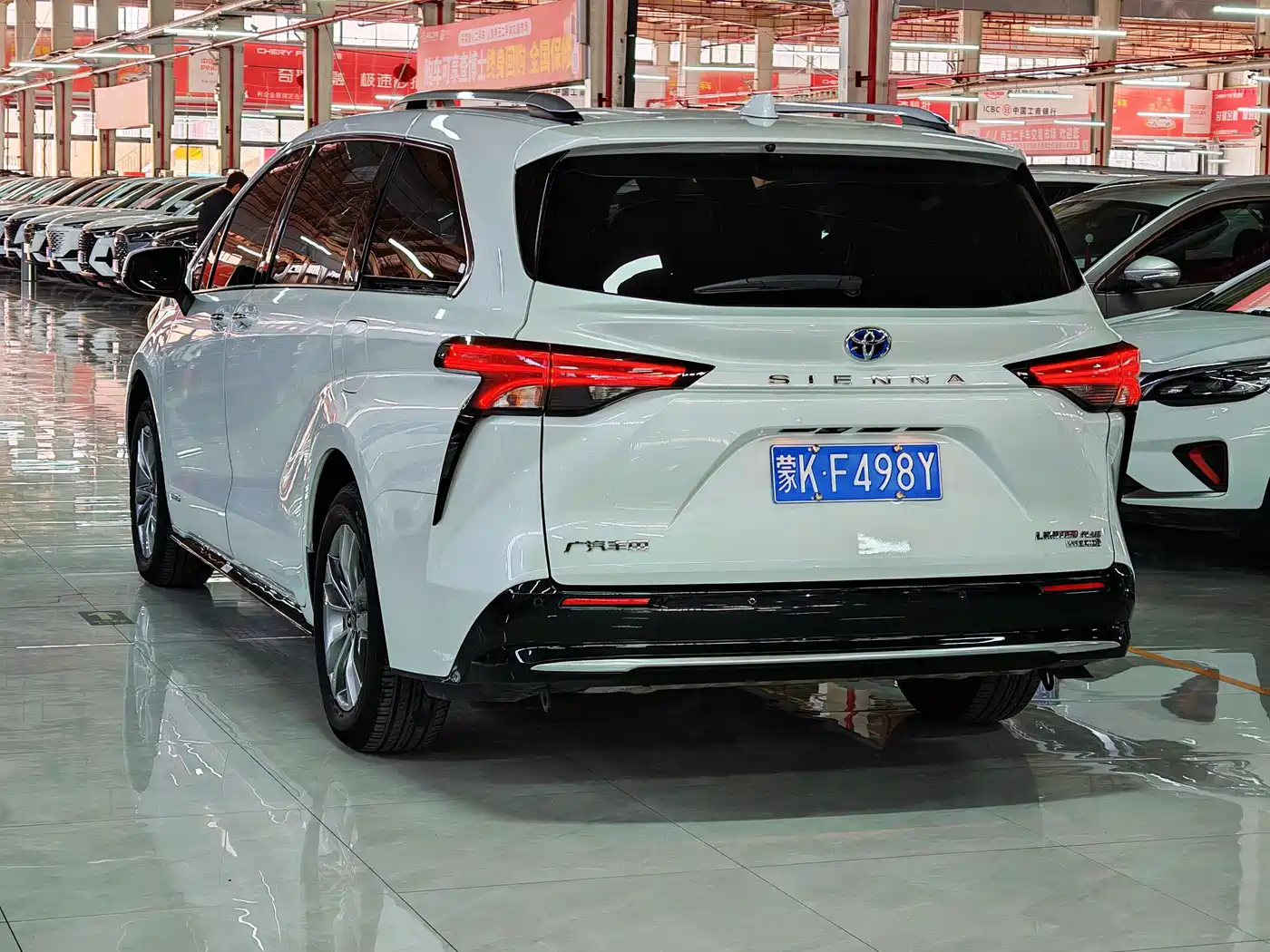 Toyota Sienna 2023 2.5L Hybrid Ultimate Edition фото 9