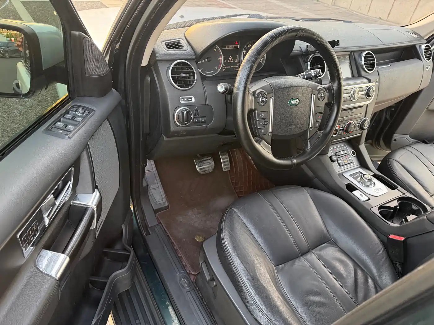 Land Rover Discovery 2013 3.0 SDV6 HSE Diesel фото 7