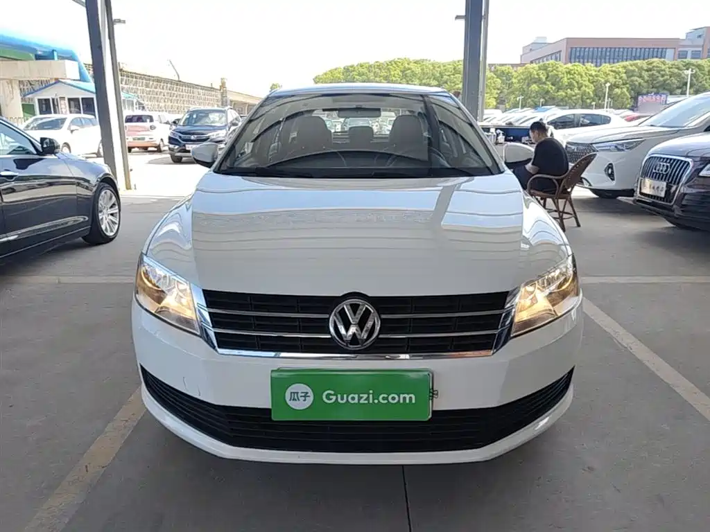 Volkswagen Lavida Tour 2013 1.6L Automatic Trend Style фото 3