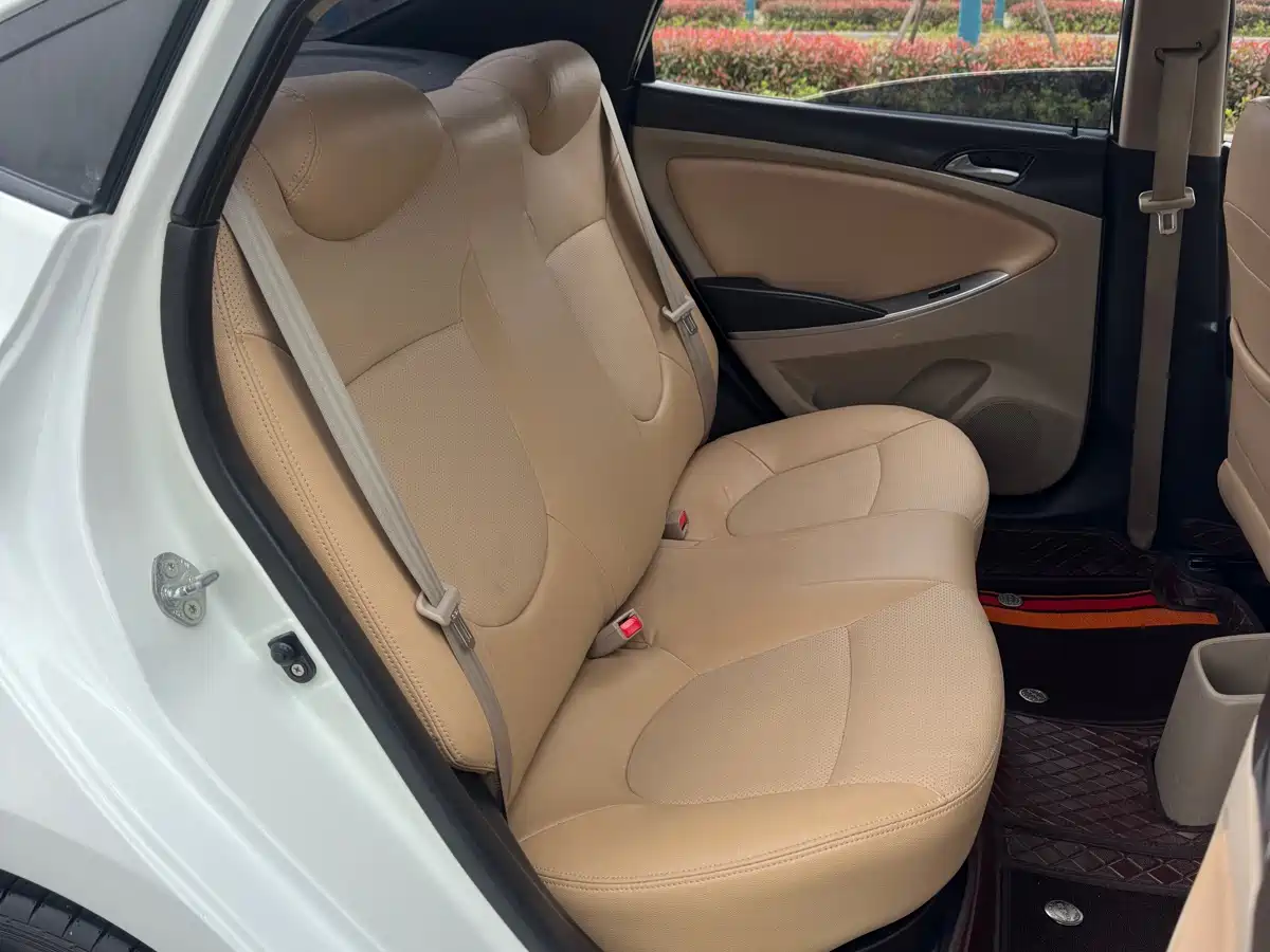 Hyundai Verna 2014 1.4L Automatic Smart GLS фото 11