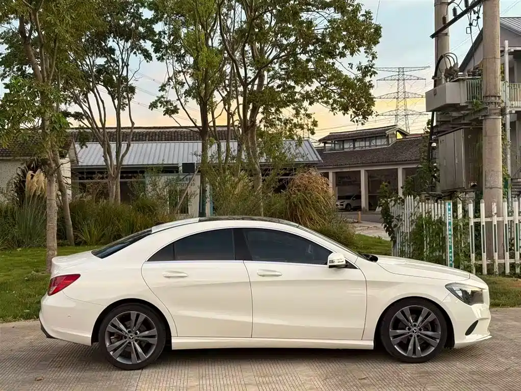 Mercedes-Benz CLA (Import) 2017 CLA 200 Dynamic фото 13
