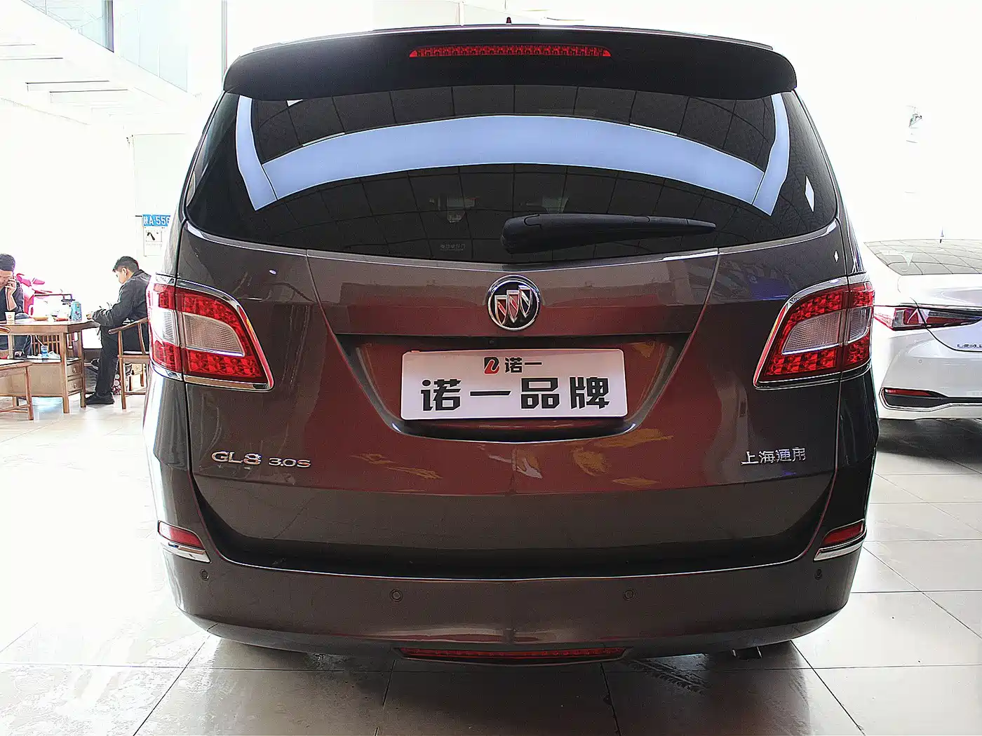 Buick GL8 2013 3.0L XT Luxury Business Flagship Edition фото 3
