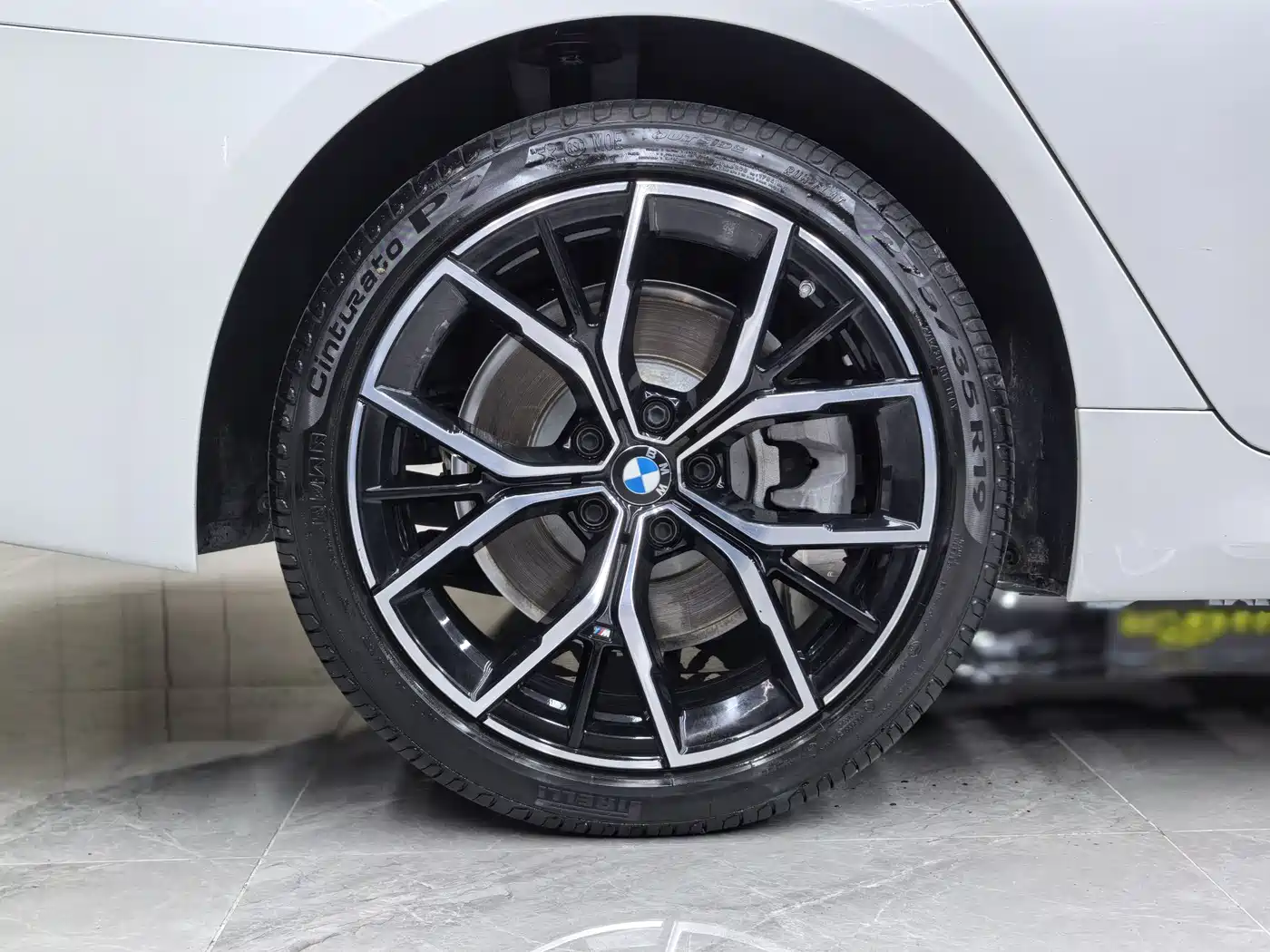 BMW 5 Series 2022 530Li Exclusive M Sport Package фото 33