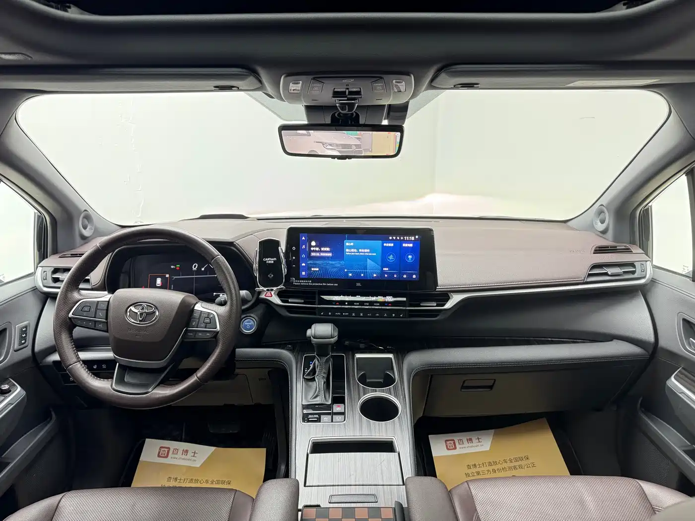 Toyota Sienna 2023 2.5L Hybrid Platinum Edition фото 11