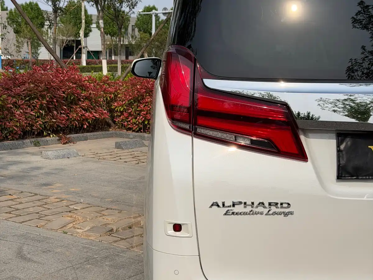 Toyota Alphard 2021 Hybrid 2.5L Premium фото 31