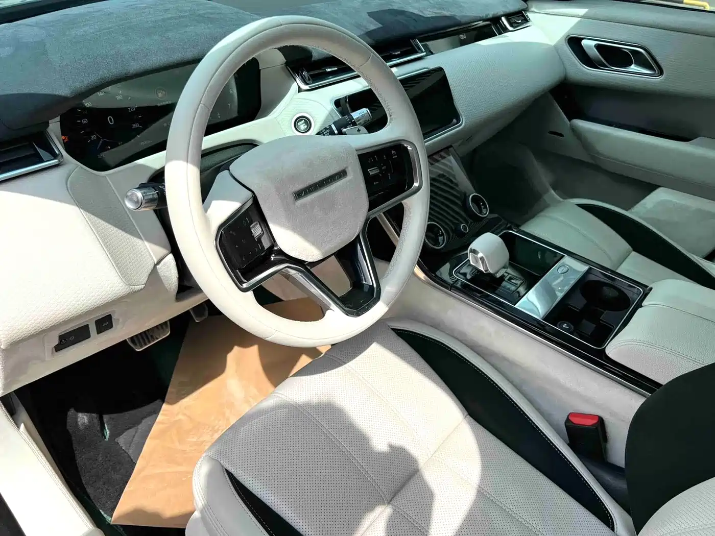 Land Rover Range Rover Velar 2021 P250 Gloss Black Collector's Edition фото 5