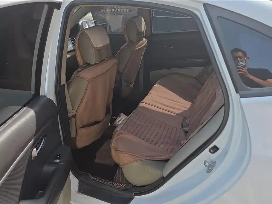 Hyundai Elantra 2011 1.6L Automatic Comfort фото 11