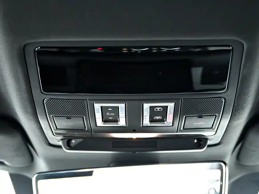 Фото 34 - Land Rover Defender