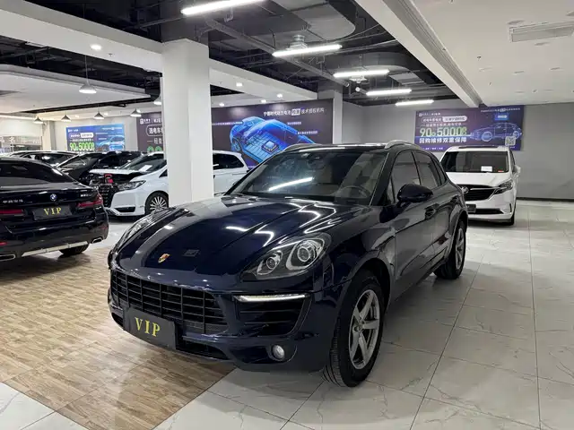 PORSCHE MACAN