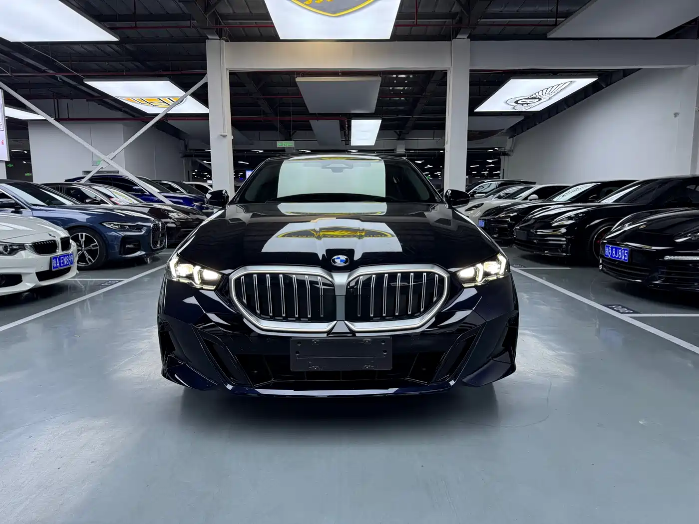 BMW 5 Series 2026 530Li Leading Luxury Package фото 2