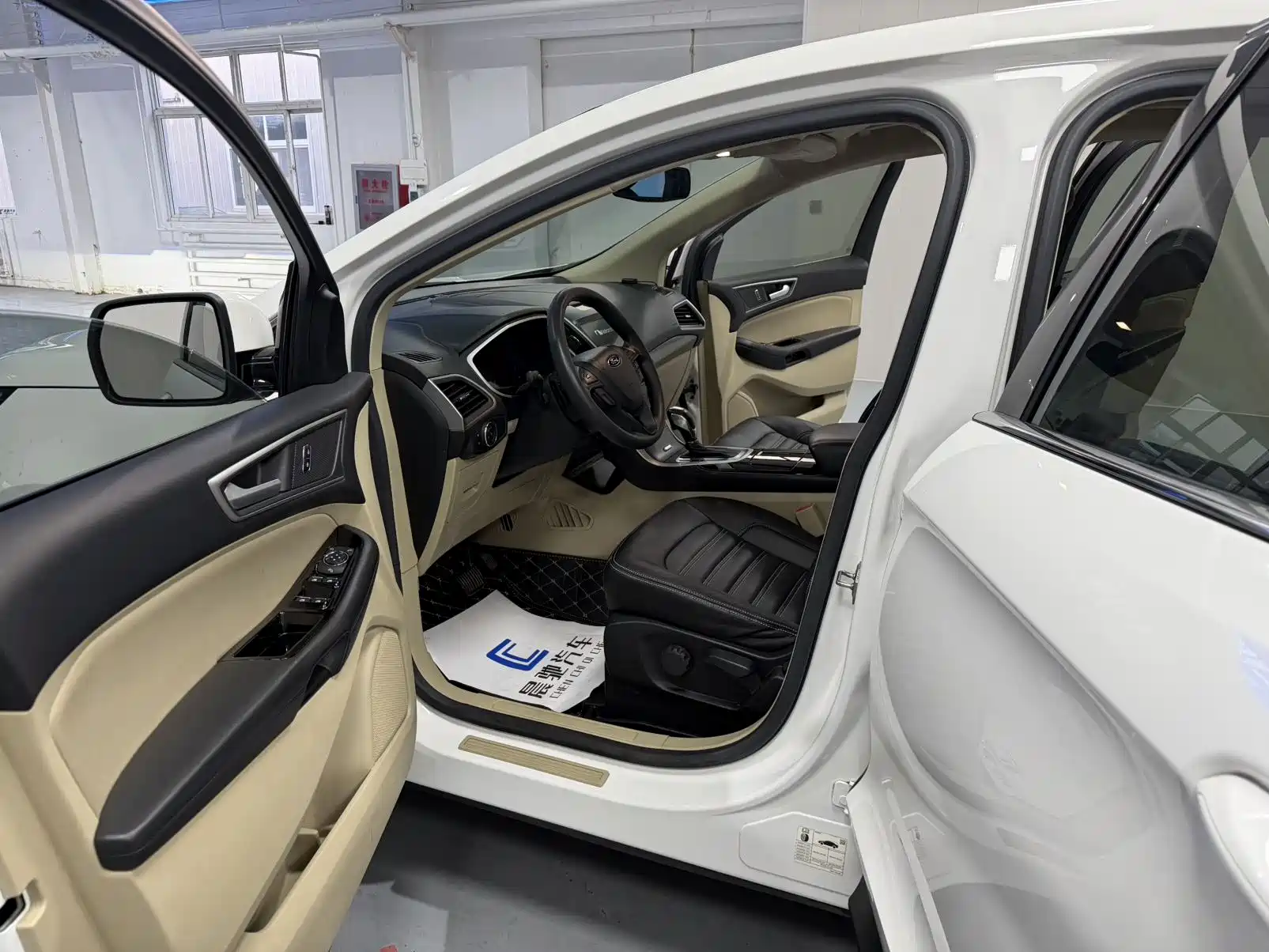 Фото 11 - Ford Edge