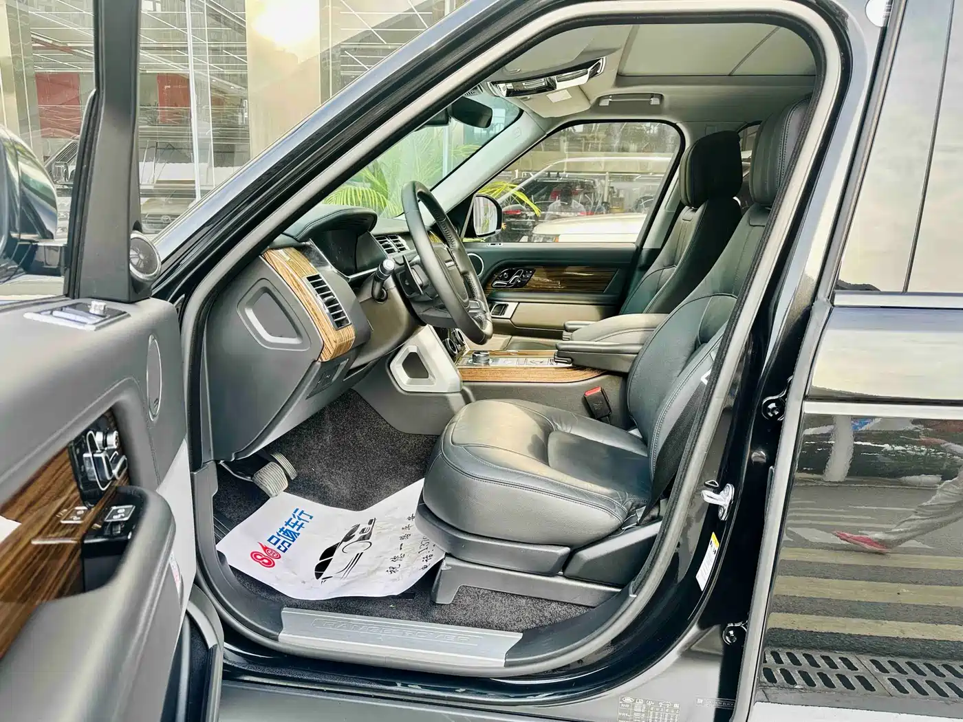 Land Rover Range Rover 2018 3.0 SC V6 Golden Age Edition фото 6
