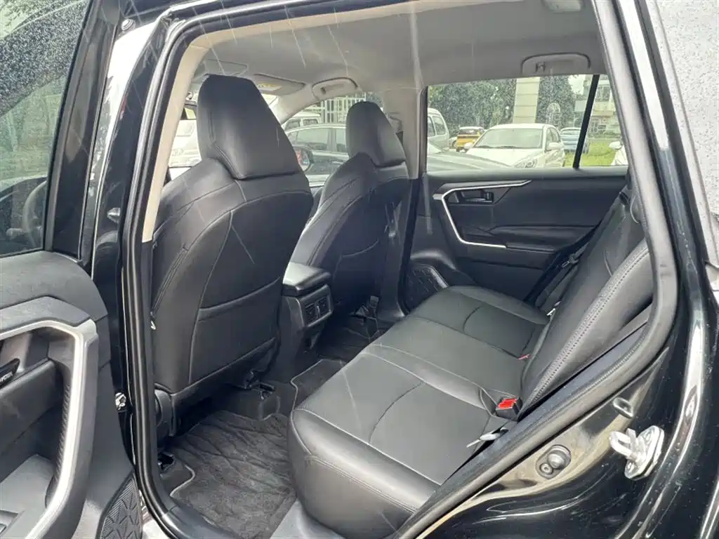 Toyota Wildlander 2024 2.0L CVT FWD Leading Edition фото 18