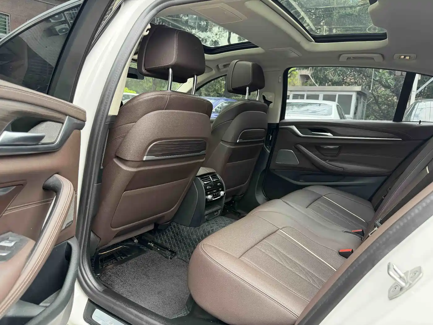 BMW 5 Series 2021 530Li Premium Luxury Package фото 6