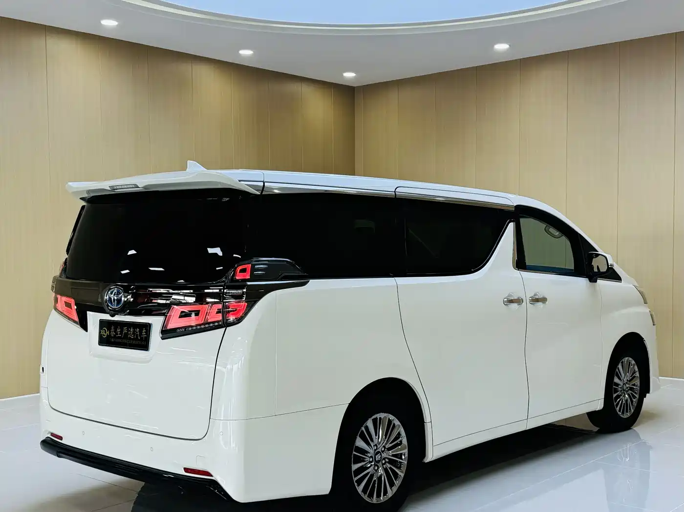 Toyota Vellfire 2021 Crown Hybrid 2.5L HV Premium Edition фото 16