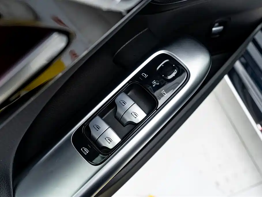 Mercedes-Benz C-Class 2023 Facelift C 200 L Sport Edition фото 19