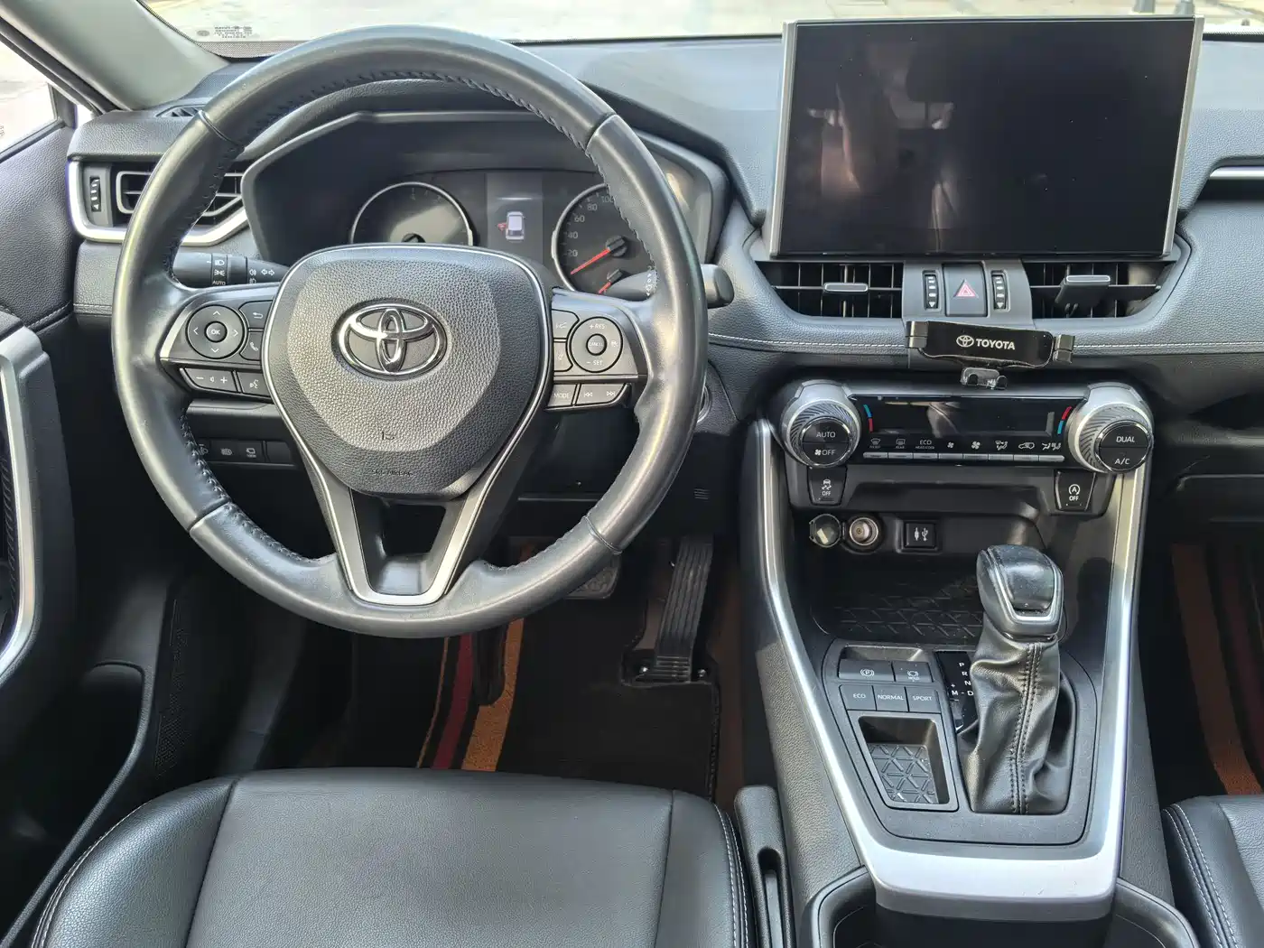 Toyota Wildlander 2022 2.0L CVT FWD Luxury PLUS Edition фото 8