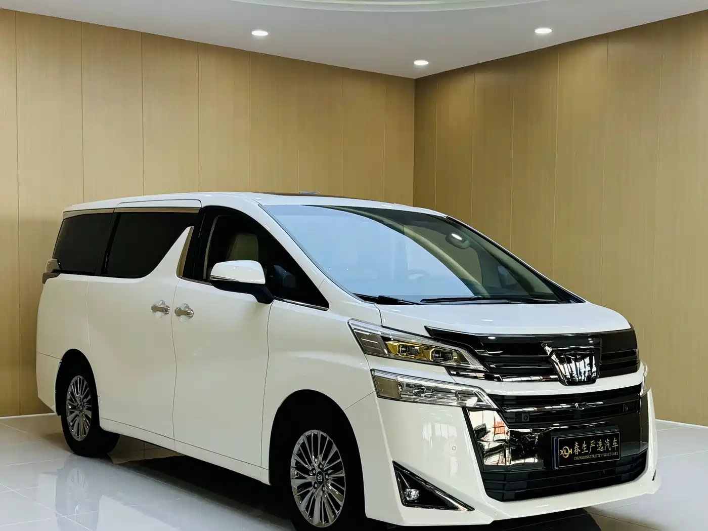 Toyota Vellfire 2021 Crown Hybrid 2.5L HV Premium Edition фото 3