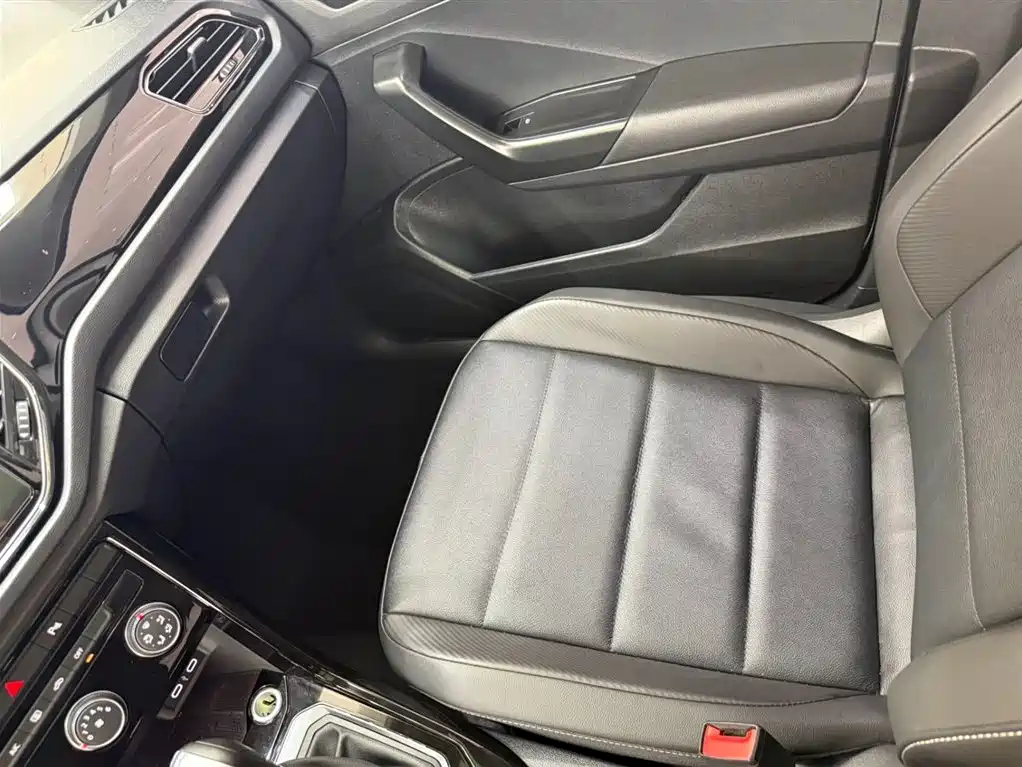 Volkswagen T-ROC 2022 280TSI DSG 2WD Comfort PLUS фото 13