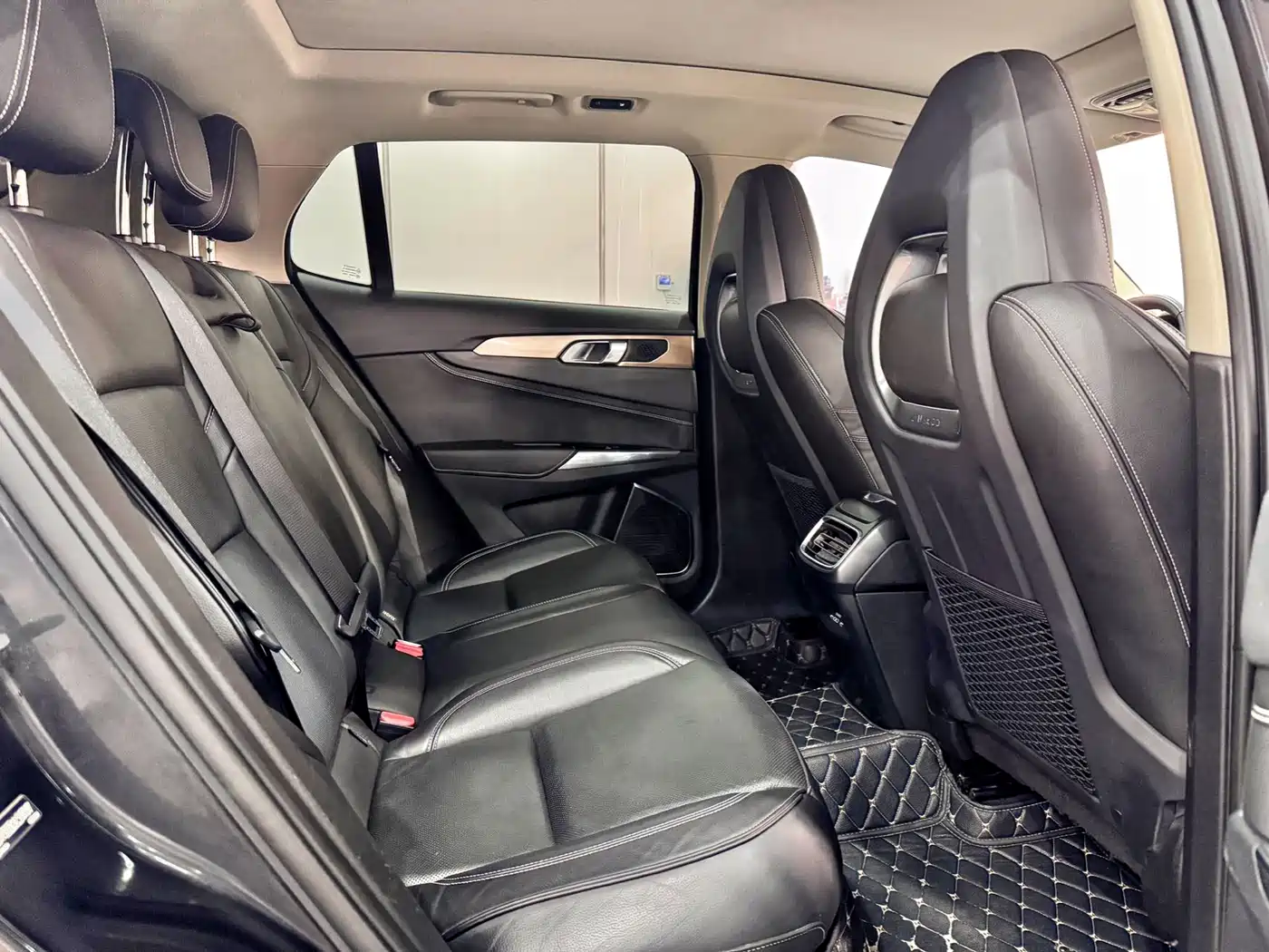 Lynk & Co 01 2017 2.0T 2WD Pro Version фото 12