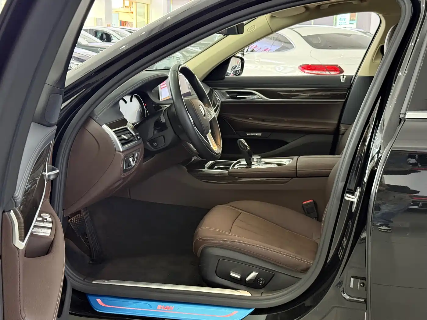 BMW 7 Series 2016 730Li Leading фото 4