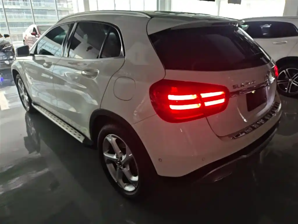 Mercedes-Benz GLA 2018 GLA 200 Dynamic фото 5